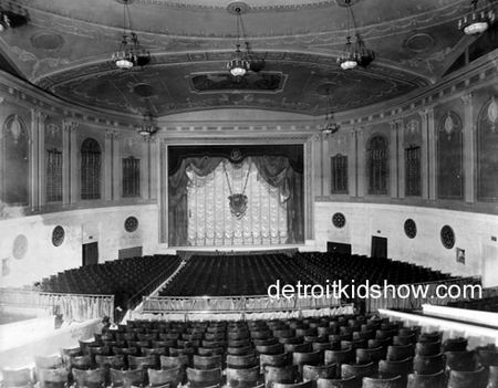 Deluxe Theatre - From Ed Golick (newer photo)